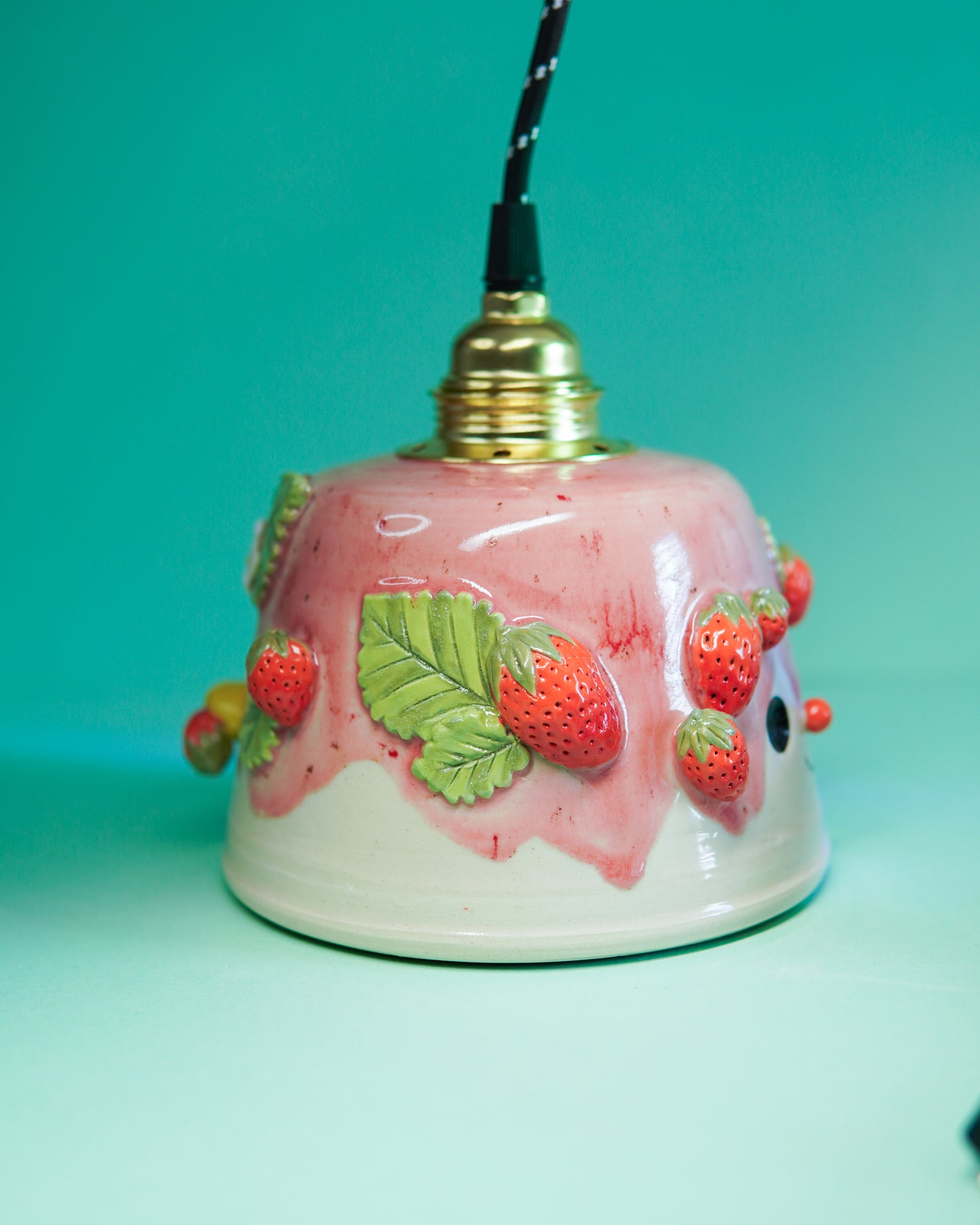 Coulis Fraises - suspension montée en baladeuse avec interrupteur