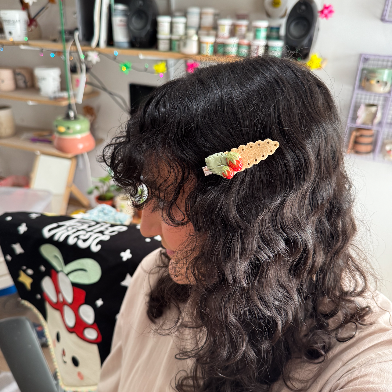 Biscuit fraise - Barrette a cheveux ceramique