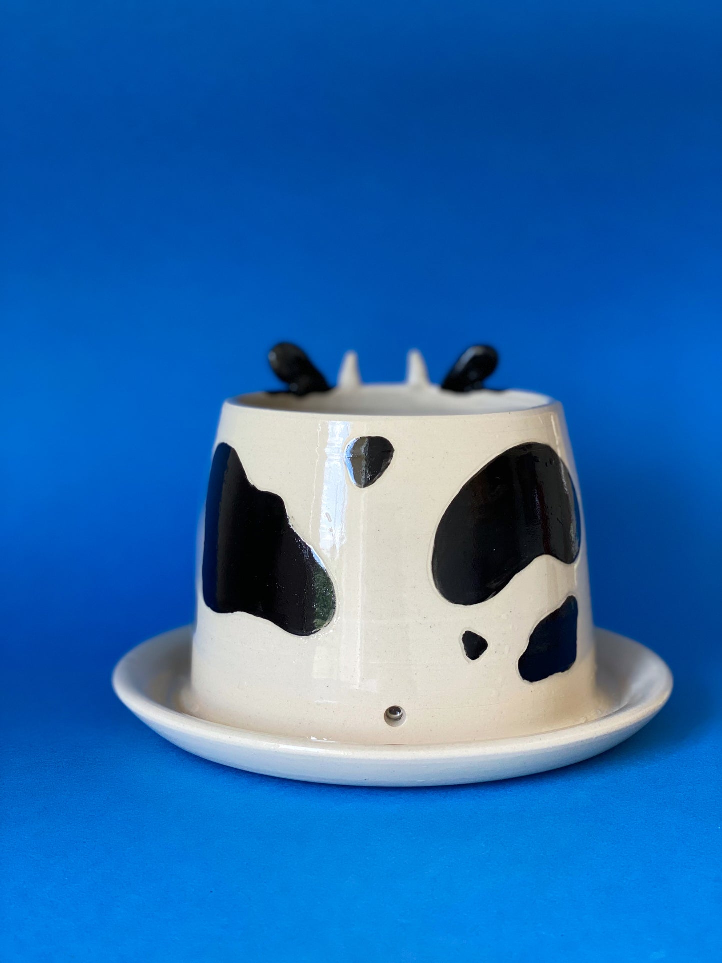 Vache - pot tourné avec soucoupe intégrée