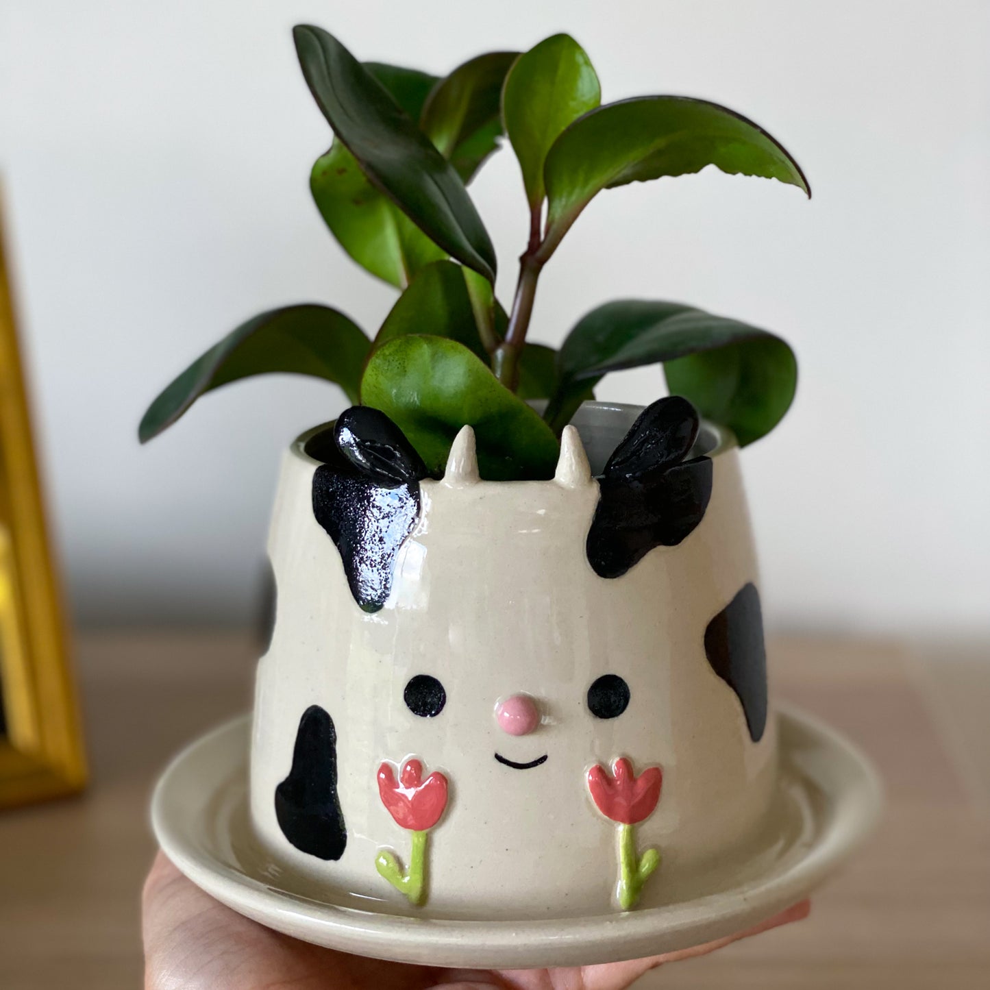 Vache - pot tourné avec soucoupe intégrée