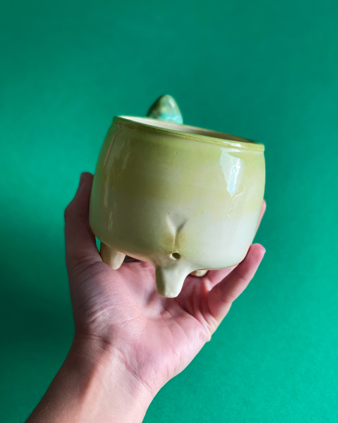 Petit Pot Mumu sur pied (et p'tites fesses)